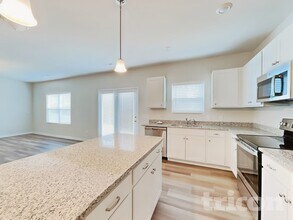 3718 Streamside Dr in Thomasville, NC - Building Photo - Building Photo