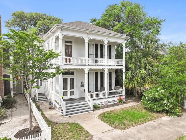 1808 Avenue K in Galveston, TX - Foto de edificio - Building Photo