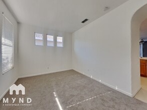 5945 Caddington Way in Sacramento, CA - Building Photo - Building Photo