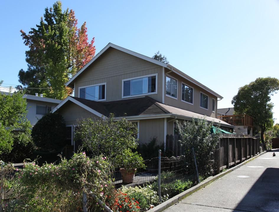 65 Ross Ave in San Anselmo, CA - Foto de edificio