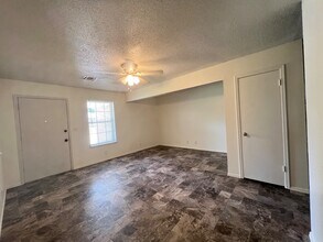 417 E Linden Ln in Mustang, OK - Building Photo - Building Photo