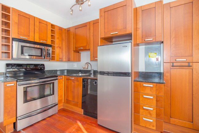 732 W Bittersweet Pl-Unit -408 in Chicago, IL - Building Photo - Building Photo