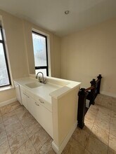 108 Richmond St, Unit 1 in Boston, MA - Building Photo - Building Photo