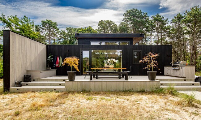 17 Bay View Ave in East Hampton, NY - Building Photo - Building Photo