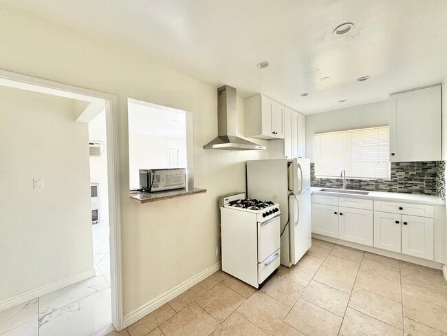 1209 S La Cienega Blvd in Los Angeles, CA - Building Photo - Building Photo