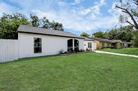 5662 Belcrest St in Houston, TX - Building Photo - Building Photo