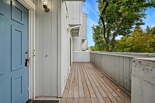 165 Oddstad Dr in Vallejo, CA - Building Photo