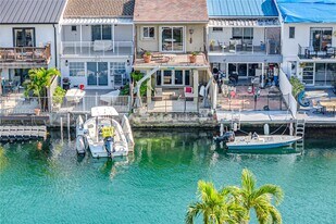 2211 NE 123rd St in North Miami, FL - Building Photo
