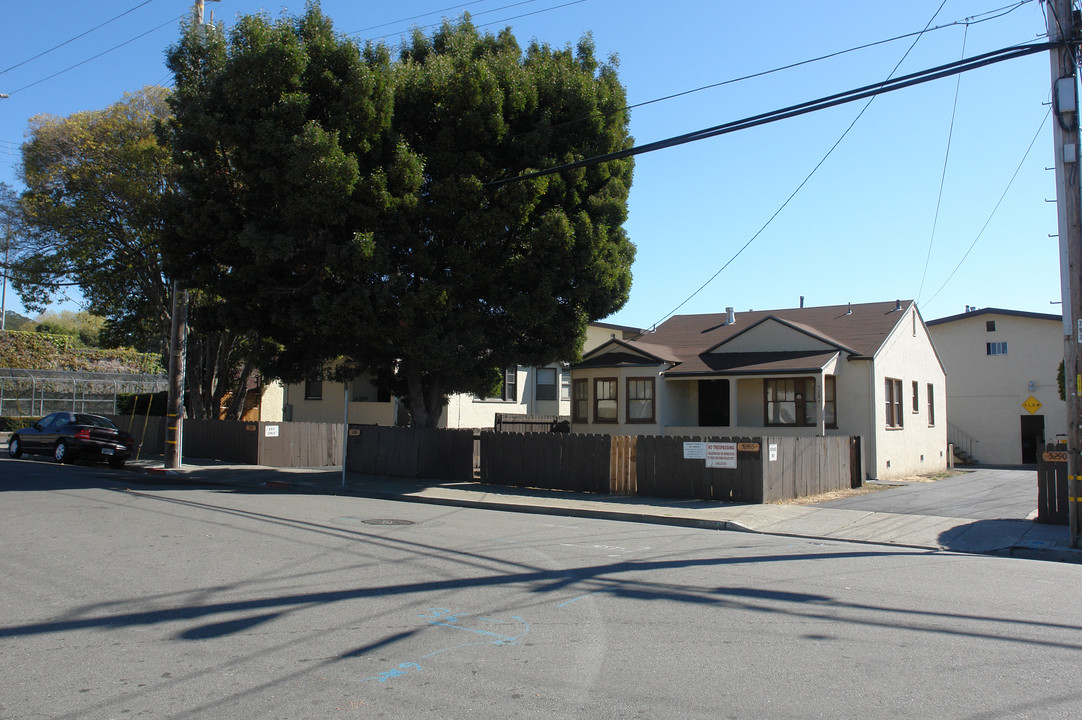 5286-5290 Riverside Ave in San Pablo, CA - Building Photo