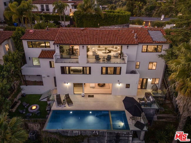 2260 Maravilla Dr in Los Angeles, CA - Building Photo - Building Photo