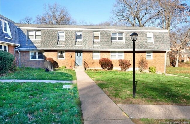 338 Dunfey Ln in Windsor, CT - Building Photo - Building Photo