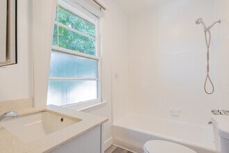 Woodman - Donovan in Sherman Oaks, CA - Building Photo - Building Photo