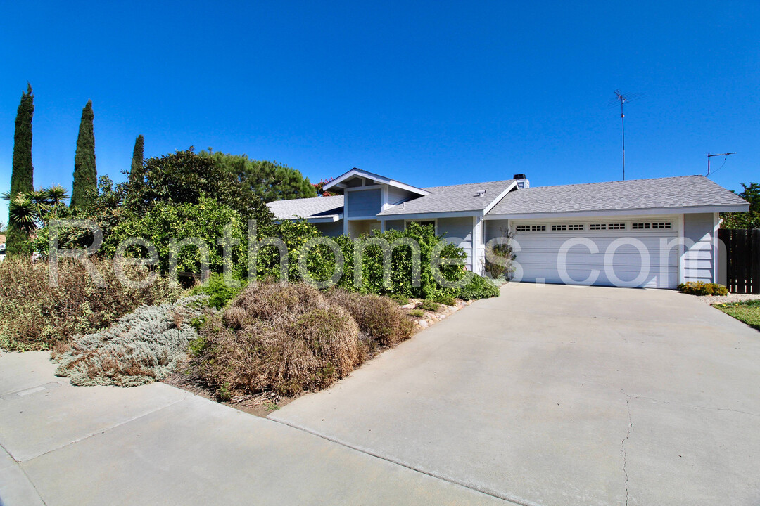 2735 Mercury Dr in Lemon Grove, CA - Building Photo