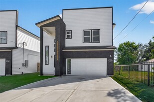 7994 Kenton St in Houston, TX - Building Photo