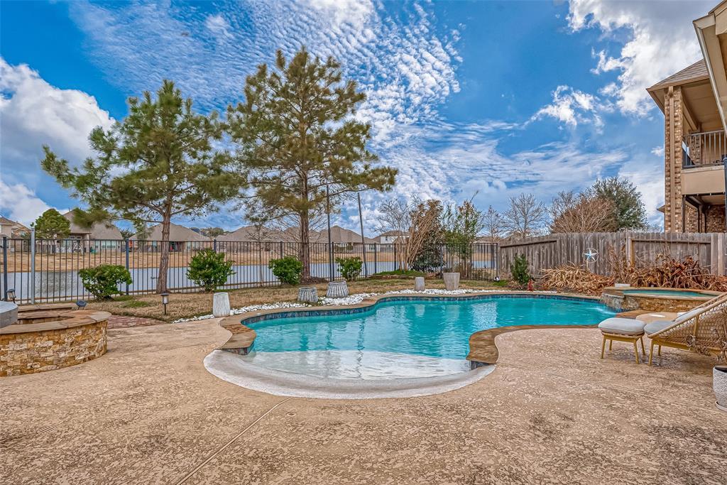 619 Cypress Creek Ln in Richmond, TX - Foto de edificio