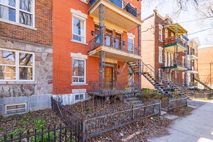 6864-6872 De Lanaudière St in Montréal, QC - Building Photo