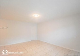 7311 Byron Ave-Unit -10 in Miami Beach, FL - Building Photo - Building Photo