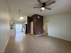 4238 Rollingstone Dr in Las Vegas, NV - Building Photo - Building Photo