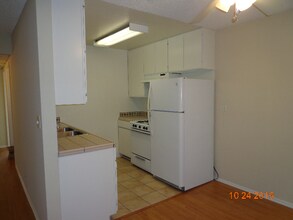 755 N Sweetzer Ave, Unit 203 in Los Angeles, CA - Building Photo - Building Photo