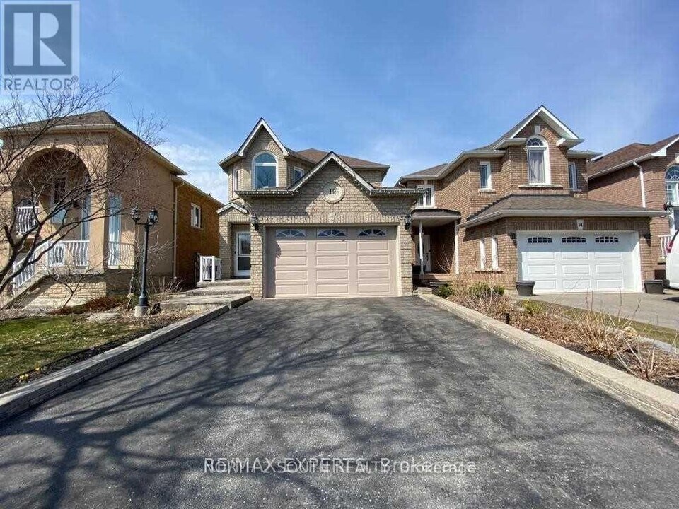 12 Villandry Crescent in Vaughan, ON - Building Photo
