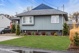 658 Driftwood Pl in Toms River, NJ - Building Photo - Building Photo