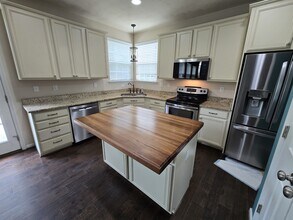 927 Hugh Ln in Chesapeake, VA - Building Photo - Building Photo