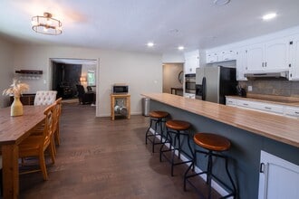 23899 Sierra Pine Ave in Twain Harte, CA - Foto de edificio - Building Photo