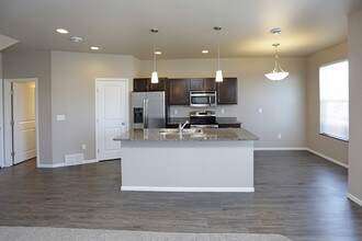Shadow Wood Townhomes in West Fargo, ND - Building Photo - Interior Photo