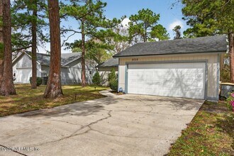 8725 Huntington Woods Cir N in Jacksonville, FL - Building Photo - Building Photo