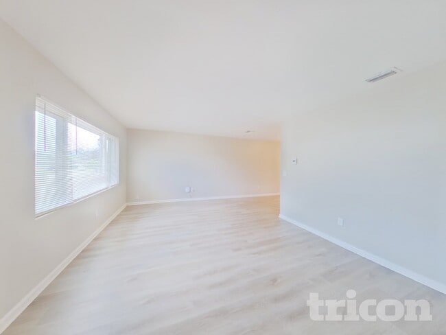 2020 Magnolia Dr in Clearwater, FL - Building Photo - Building Photo