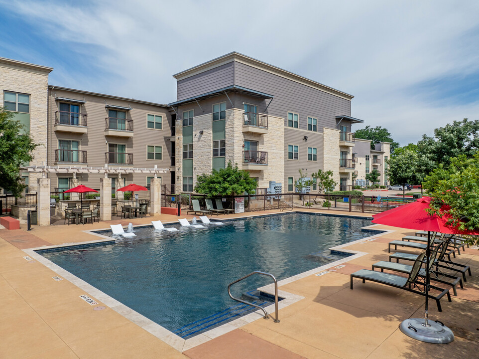 The Standard at Leander Station in Leander, TX - Foto de edificio