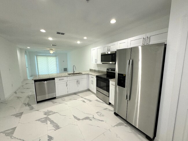 746 SW 8th Terrace, Unit 103 in Cape Coral, FL - Building Photo - Building Photo