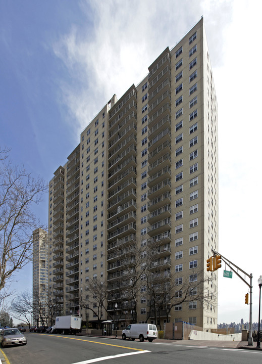 The Versailles in West New York, NJ - Foto de edificio