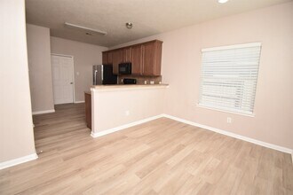 611 Chase More Ct in Bacliff, TX - Building Photo - Building Photo