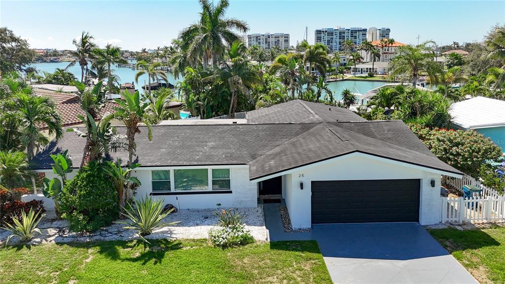 25 Island Dr in Treasure Island, FL - Building Photo
