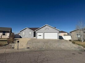 2143 Teal Ct in Pueblo, CO - Building Photo