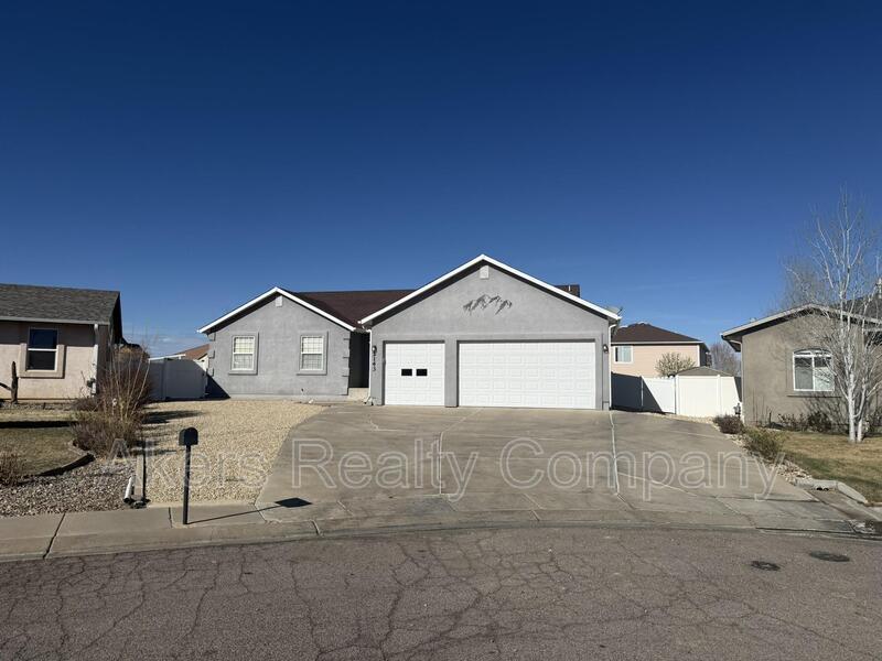 2143 Teal Ct in Pueblo, CO - Building Photo