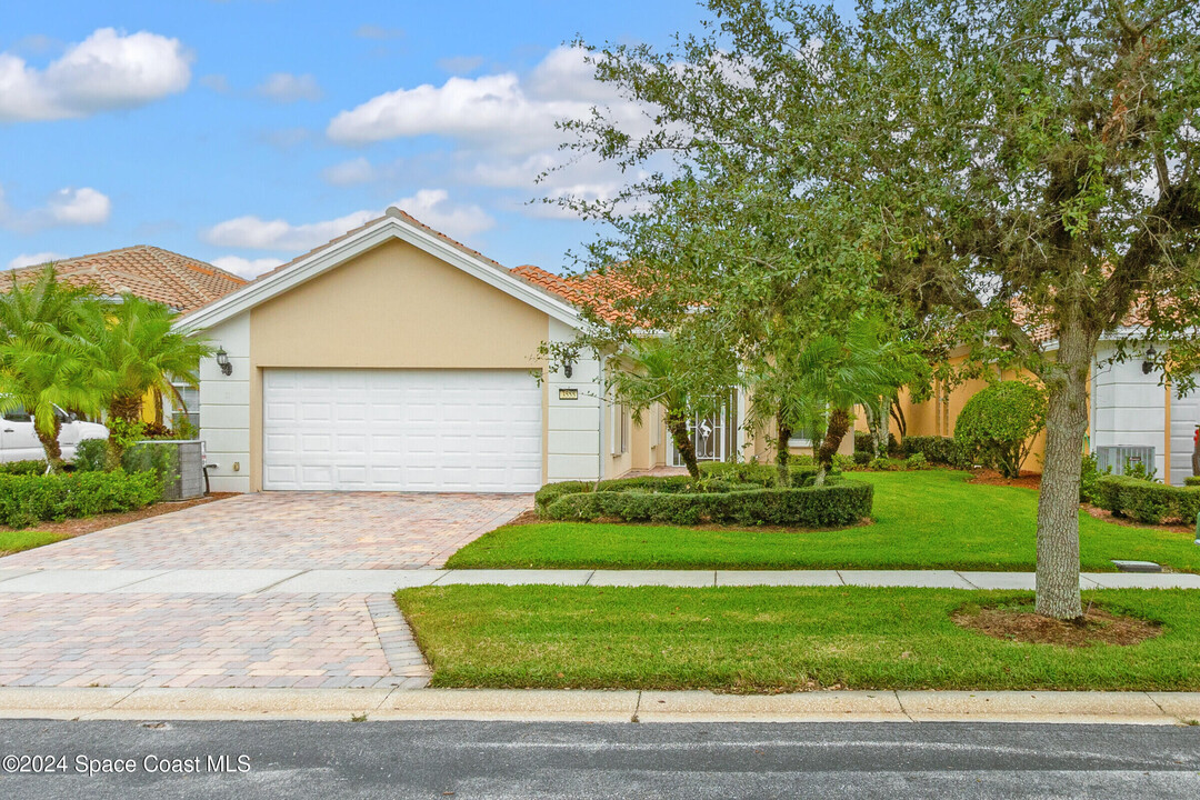 3555 Plume Way in Palm Bay, FL - Foto de edificio