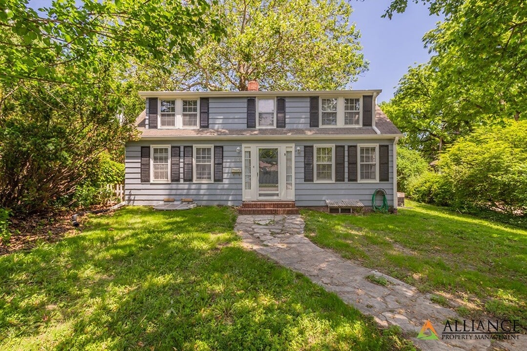 1214 N Juliette Ave in Manhattan, KS - Building Photo