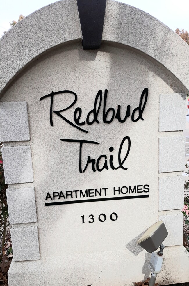 Redbud Trail Apartments in McKinney, TX - Foto de edificio - Building Photo