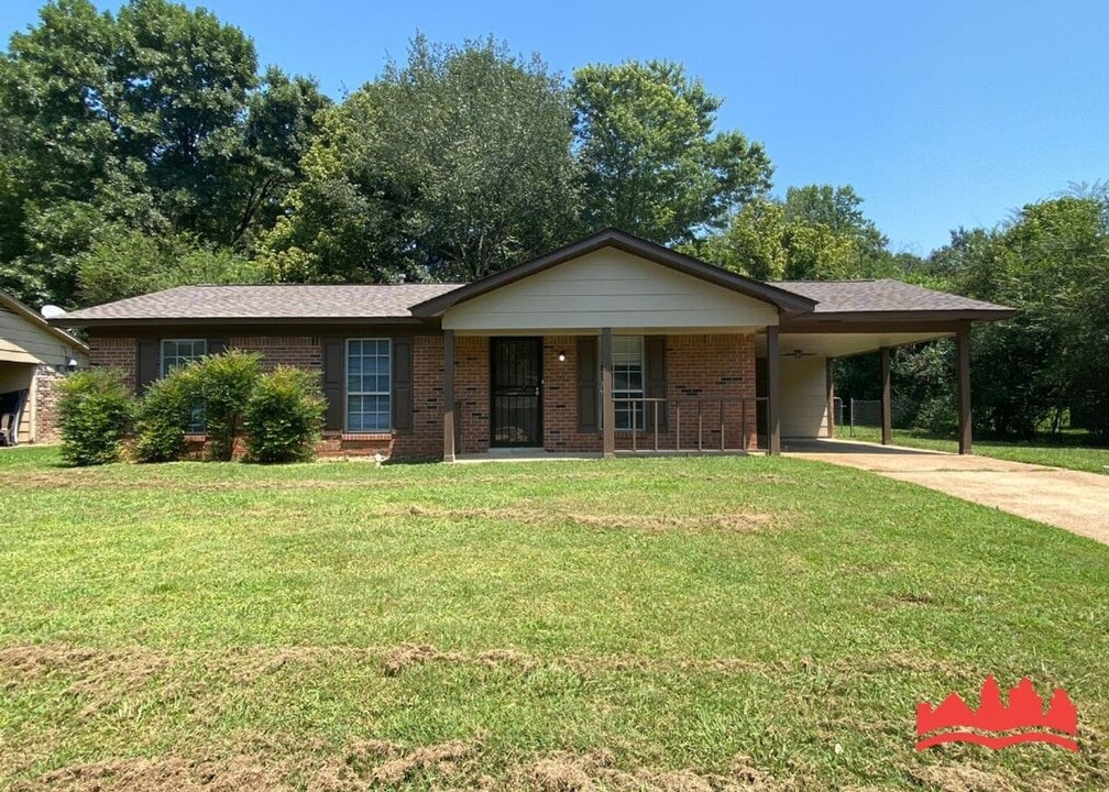 5870 Jackson Dr in Horn Lake, MS - Building Photo