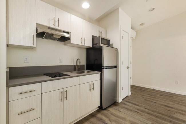 property at 315 W Roy St