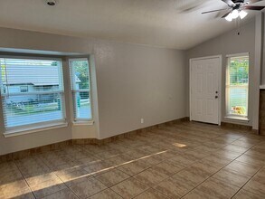 700 Long Ct in Cedar Hill, TX - Foto de edificio - Building Photo