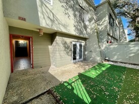 3103 Eisenhauer Rd in San Antonio, TX - Building Photo