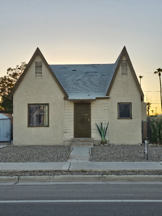 1160 S 5th Ave in Yuma, AZ - Foto de edificio