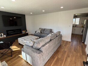 954 S 100 W in Orem, UT - Foto de edificio - Building Photo