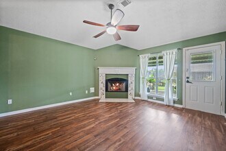 3330 Red Cedar Dr in Baytown, TX - Building Photo - Building Photo