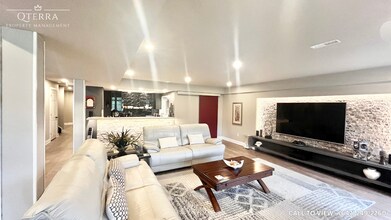 100 Coastline Dr in Brampton, ON - Building Photo - Building Photo