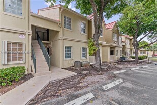 18348 NW 68th Ave in Hialeah, FL - Building Photo