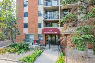 523 15th Ave SW in Calgary, AB - Building Photo